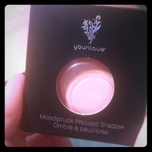 Younique Eyeshadow Discreet